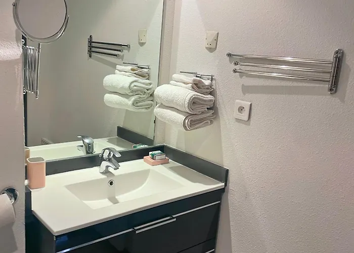 Apartment Reve Rose Equipe, Wifi, Vue Lourdes